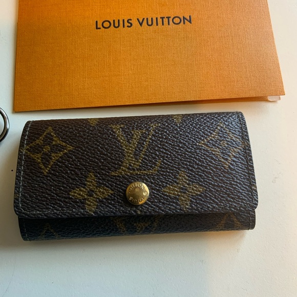 Louis Vuitton Monogram Key Holder 4 Ring GUC - Picture 1 of 11